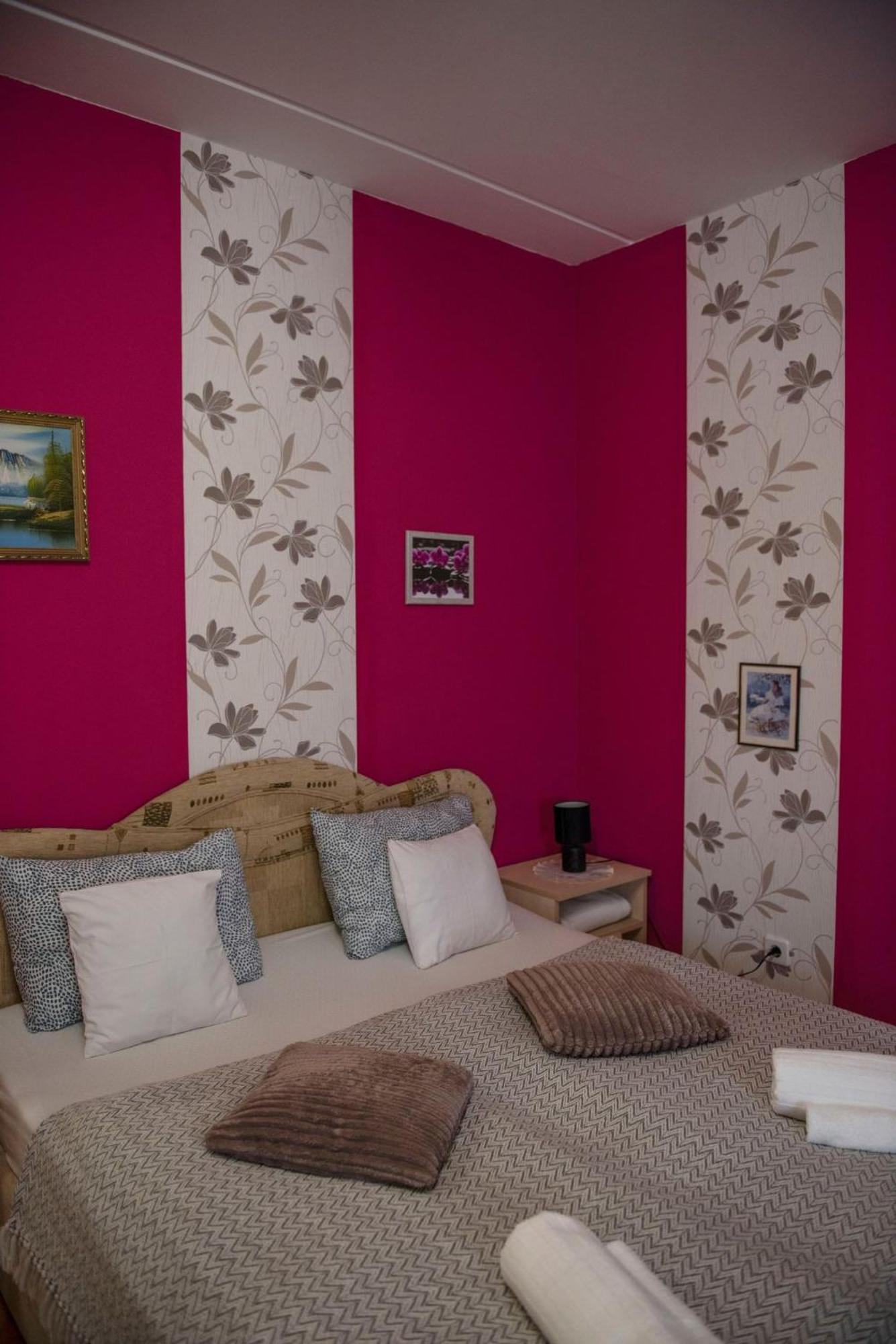 Inci Apartman Pécs Eksteriør billede